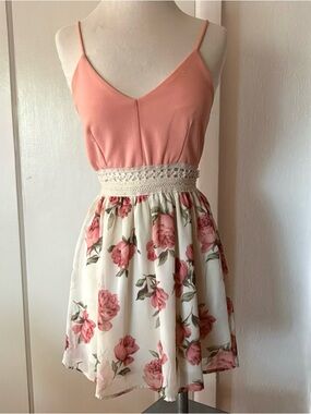 Floral Sleeveless Mini Sundress w/ Crochet Waist ~ sz Medium